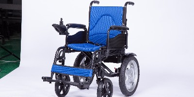 如何给腿脚不便的父母选购电动轮椅-孝源